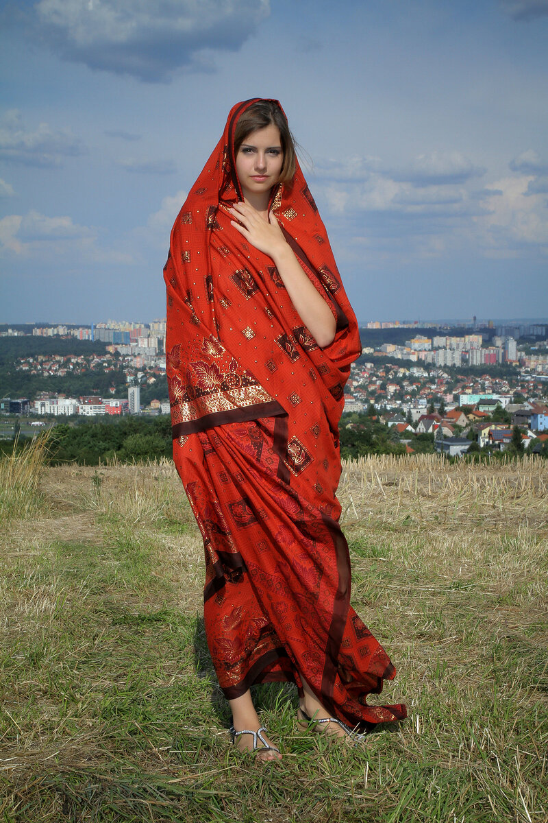 Фаина, 23